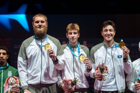 Сборная Казахстана завоевала золотую медаль по фехтованию на Играх исламской солидарности