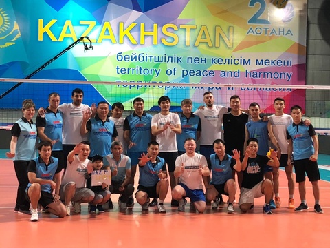 В честью 5-ти летия телеканала «QAZSPORT» в рамках чемпионата Азии по волейболу был проведен товарищеский матч между сотрудниками телеканала и работниками Федерации волейбола Казахстана